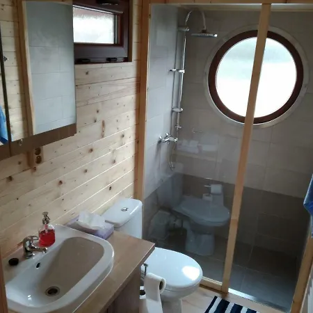 Úszó hotel Housboat Bonansa - A Unique Experience In Prága