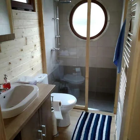 Úszó hotel Housboat Bonansa - A Unique Experience In Prága