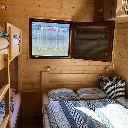 Housboat Bonansa - A Unique Experience In Prága