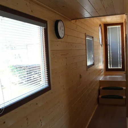 Housboat Bonansa - A Unique Experience In Úszó hotel