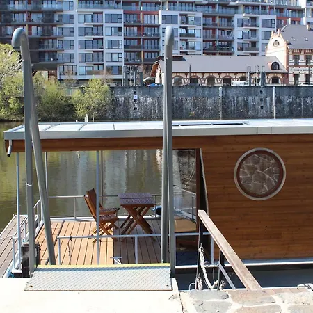 Housboat Bonansa - A Unique Experience In Prága