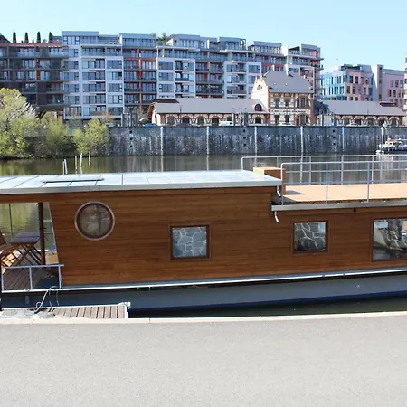 Housboat Bonansa - A Unique Experience In Prága