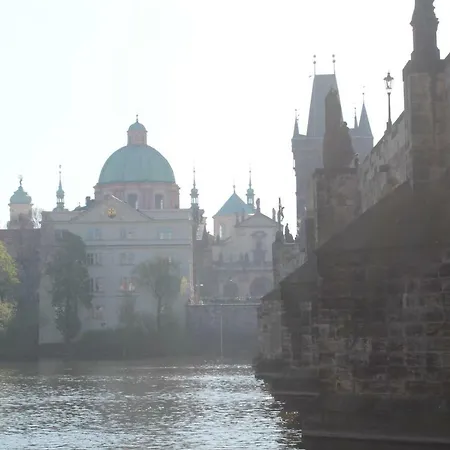 Úszó hotel Housboat Bonansa - A Unique Experience In