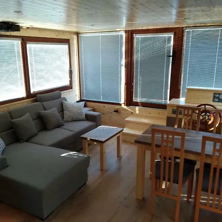 Botel Housboat Bonansa - A Unique Experience In