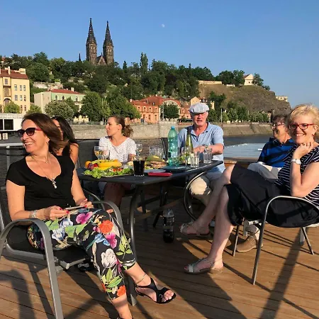 Housboat Bonansa - A Unique Experience In * Prague