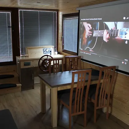 Housboat Bonansa - A Unique Experience In Botel Prague